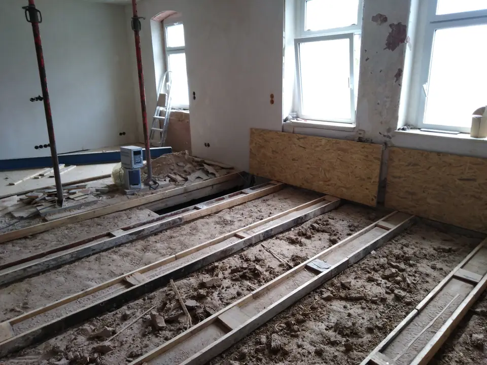 Balkenlage vor dem Bodenaufbau — Arbeit von DeinHandwerker24, Schmalkalden