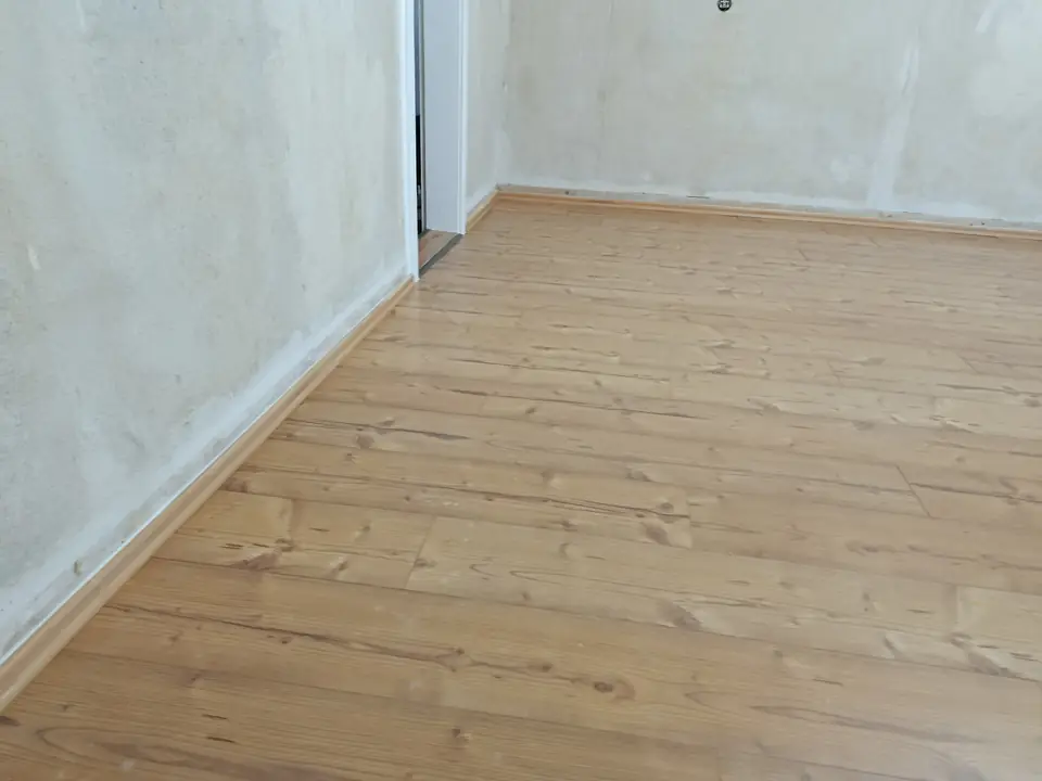 Boden mit Sockelleisten — Arbeit von DeinHandwerker24, Schmalkalden