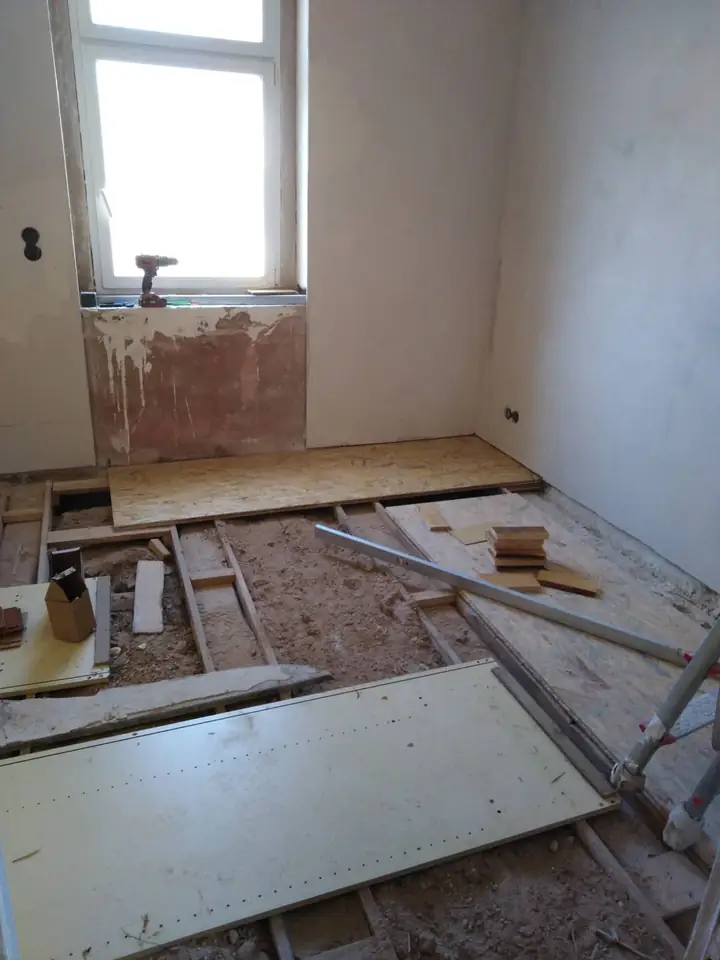 Bodenaufbau zwischen den Balken — Arbeit von DeinHandwerker24, Schmalkalden