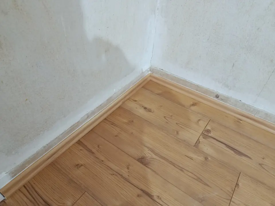 Sockelleiste montiert — Arbeit von DeinHandwerker24, Schmalkalden