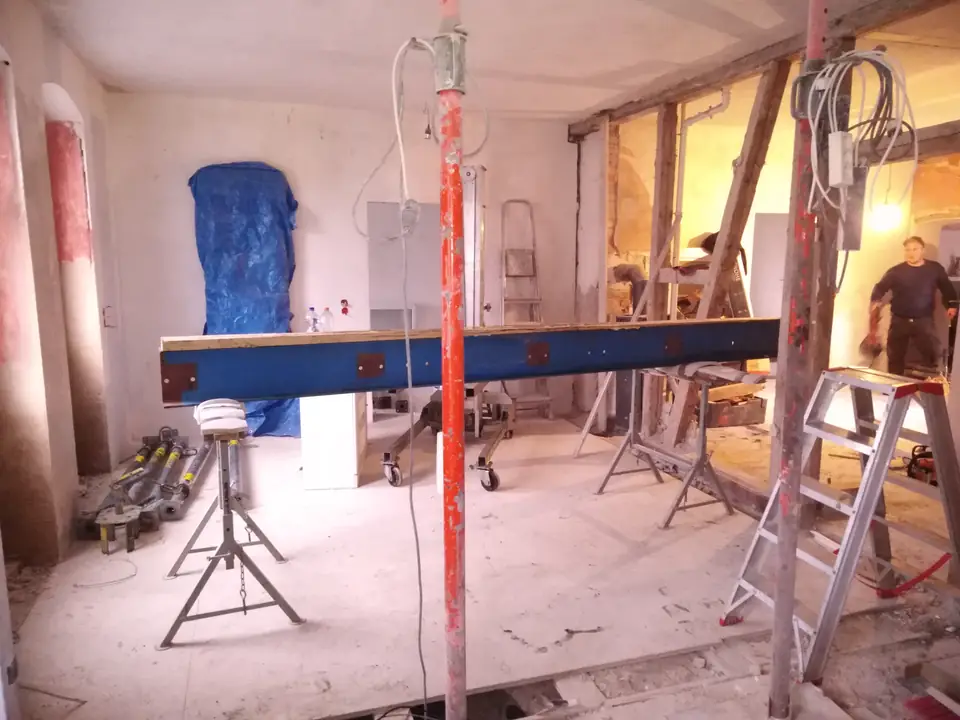 Stahlträger auf Böcken — Arbeit von DeinHandwerker24, Schmalkalden